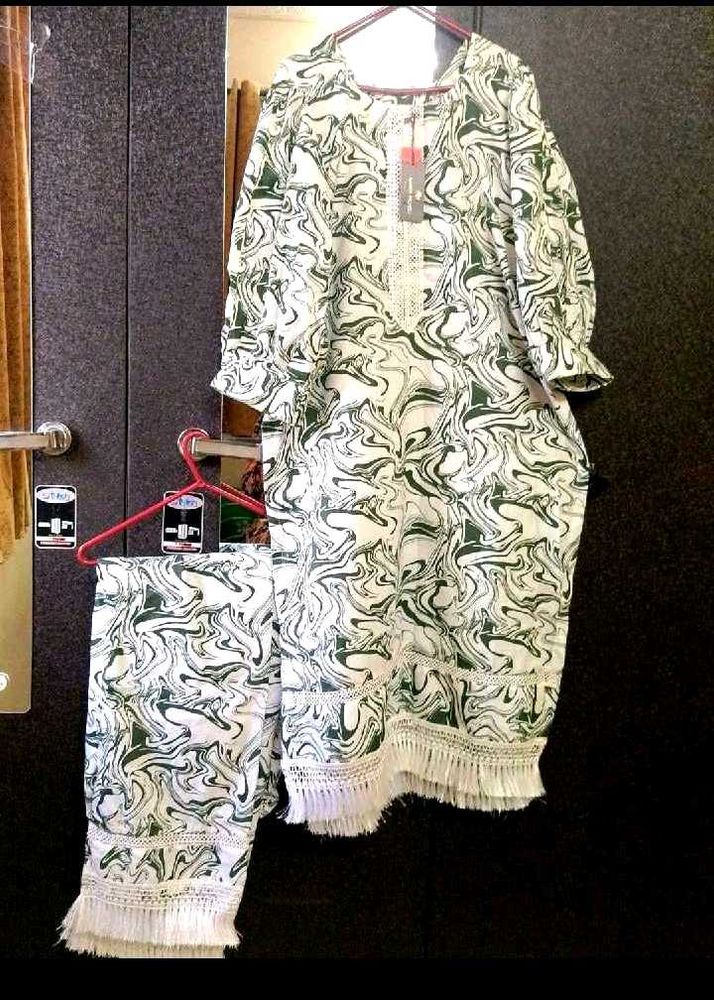 Beautiful Dress 🤍💚