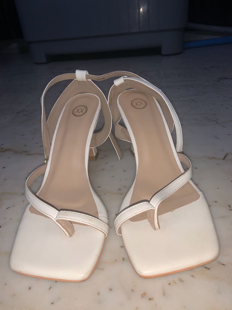 Sale🎉 NYKAA WHITE HEELS