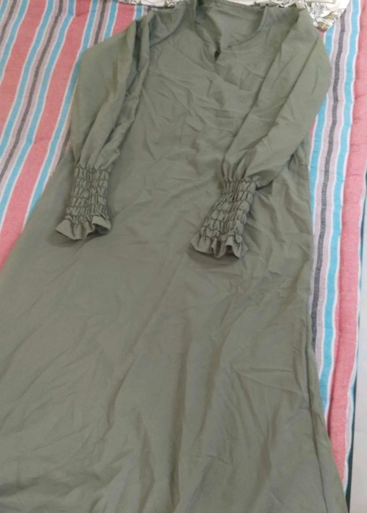 women abaya with hijaab