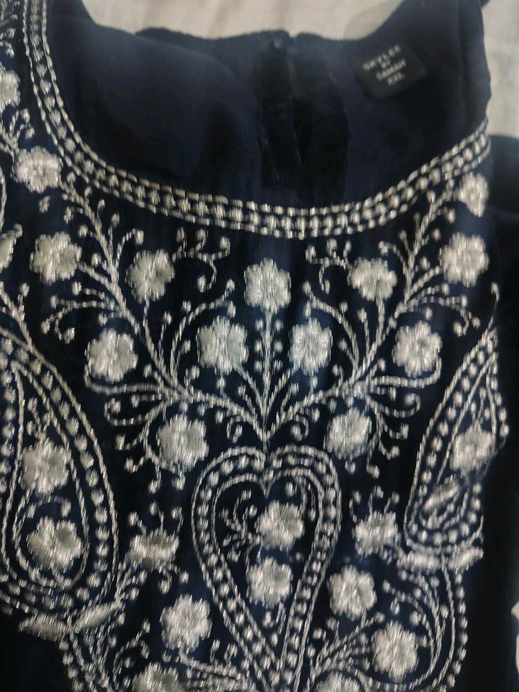 Elegant Embroidered velvet  Kurta set with net dup