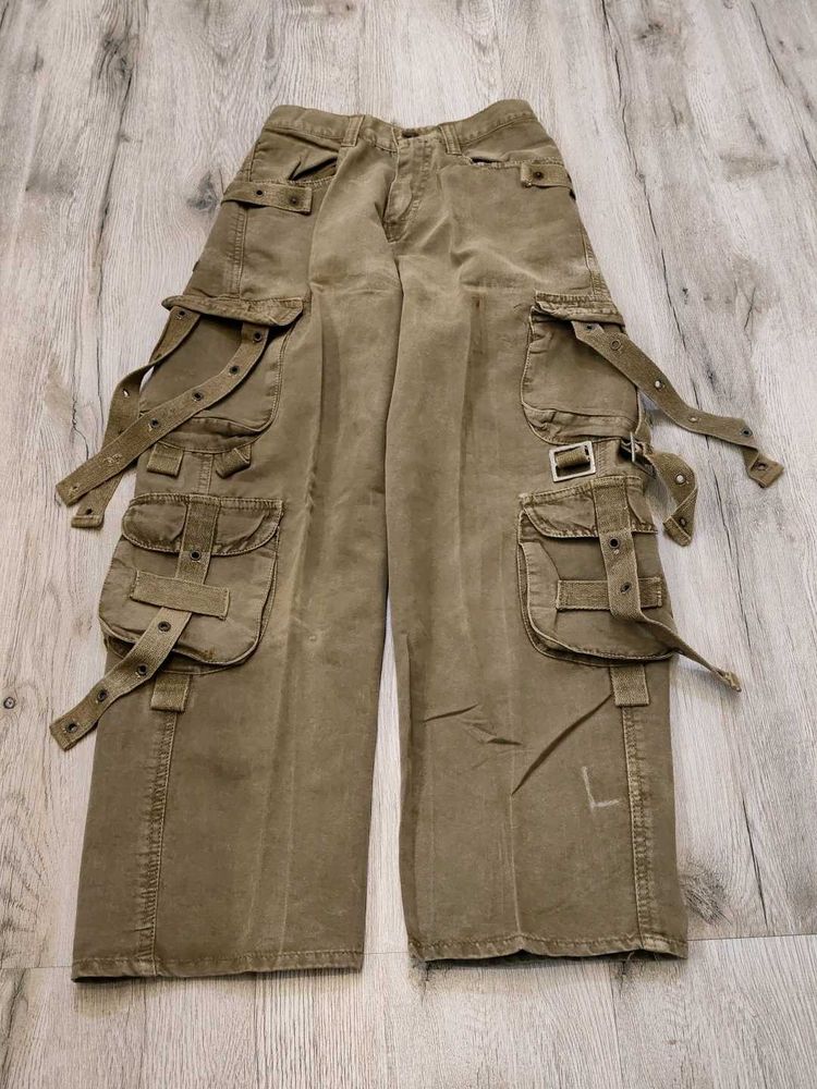 Ma2412 Sabrin cargo jeans waist 22 inches