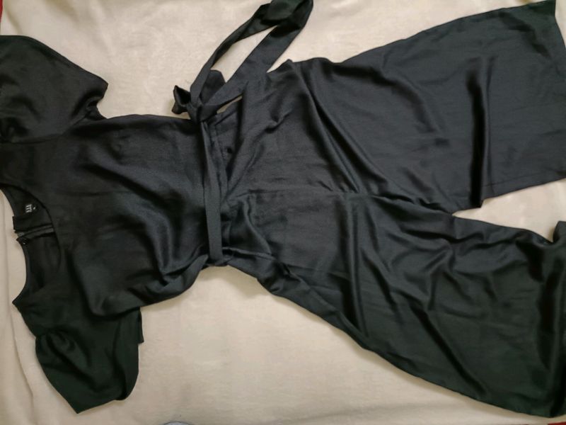 Beautiful Black Jumpsuit...With Ruffle Hands ..Perfect Fabric.. Comfortable And Stylish 😍✨