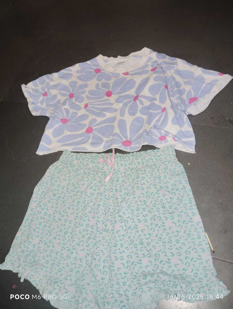 Combo 2tshirts 2shorts Used