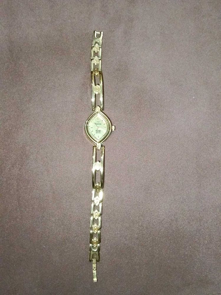 Elegant Gold Watch - Quartz Swarna