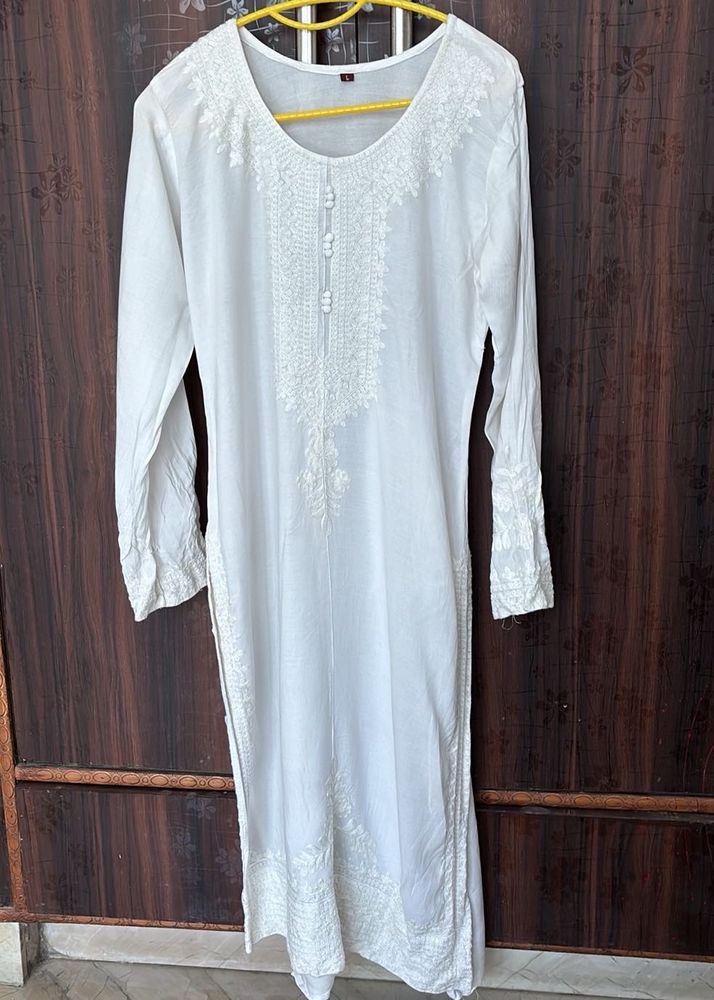 Elegant White Embroidered Kurta