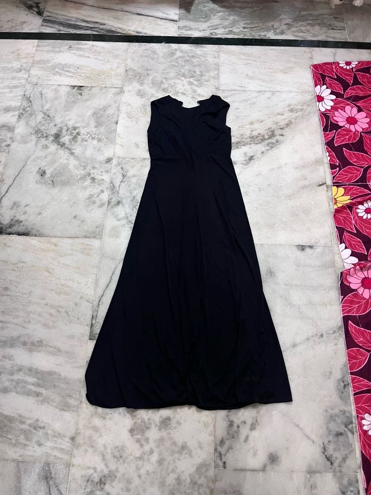 Sleeveless Black Gown