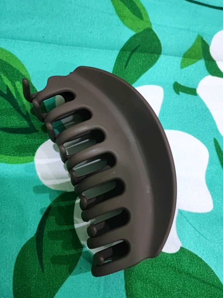 Brown Hair Claw Clip