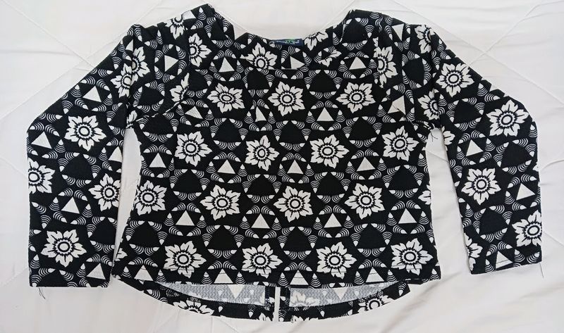 Classy Black Crop Top 🖤 New Unused