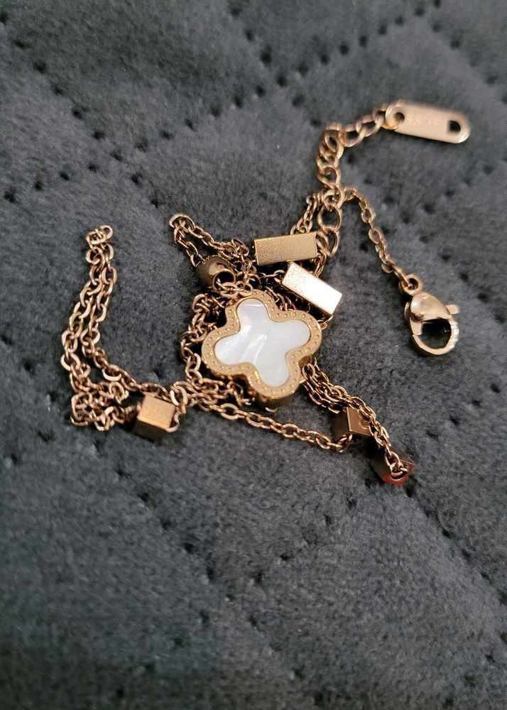 Black and White Shell Roman Chain