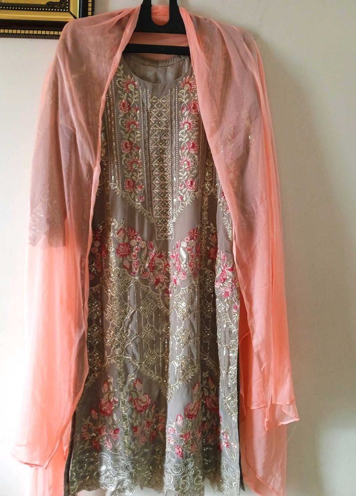 Beautiful Pakistani Kurta Set