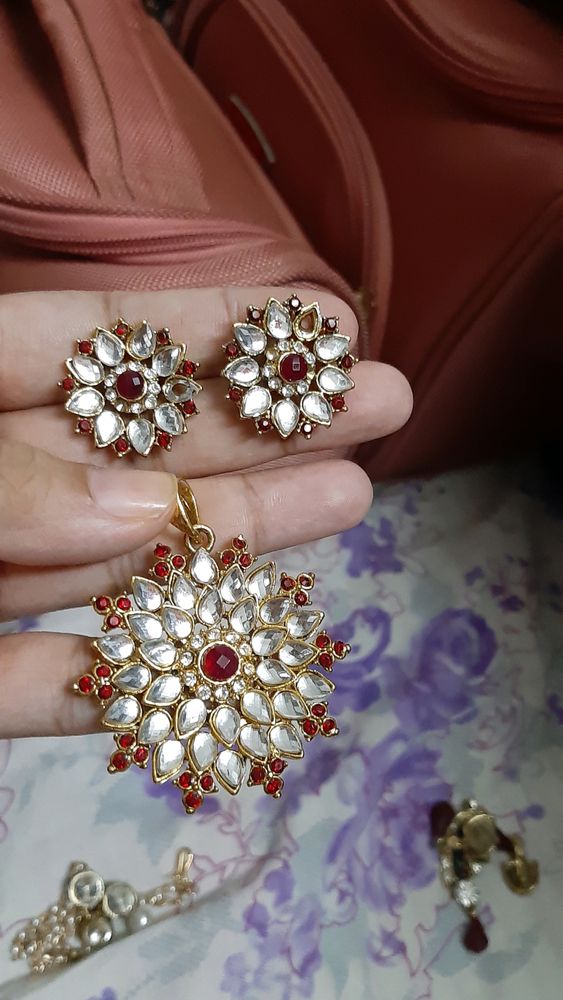 Pick any pendant set at flat 1200 coins