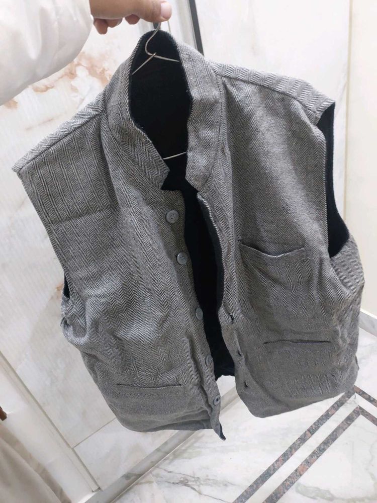 Men's Reversible Grey and black Sleeveless Vest