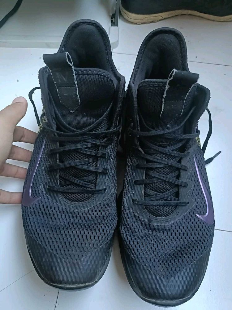 Nike LeBron Witness 4 Size 9 Black/Purple like new