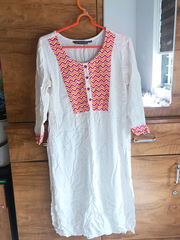 Avasa Kurti Medium Size