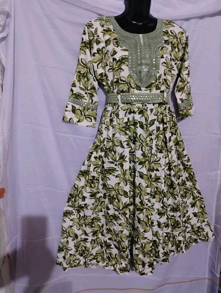 Floral Print Kurta With Belt