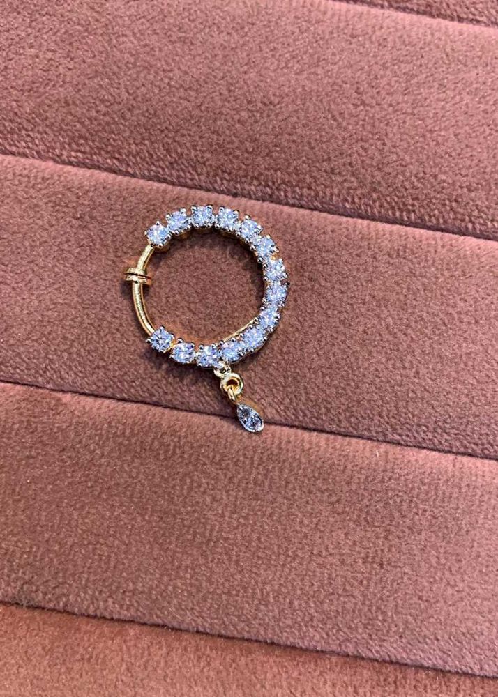 Dangling Diamond Noes Ring
