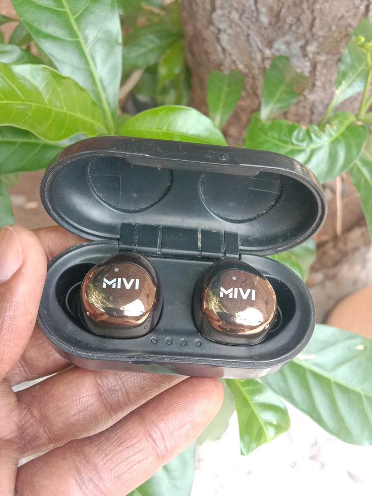Mivi Duopods M40 (TWS Earbuds with Charging Case)