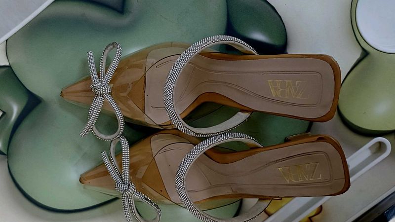Zara Heels with Bow Detail ✨