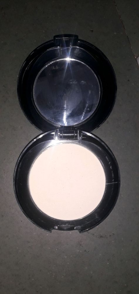 Huda Compact,7Heaven lipstick, Huda Lipstick