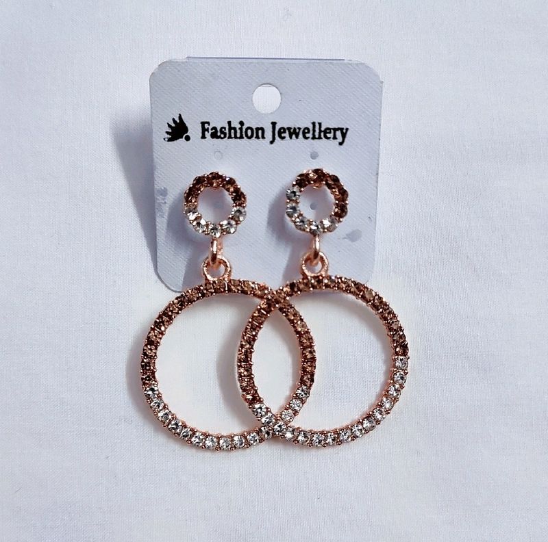 Girl&#39;s Round Earrings.