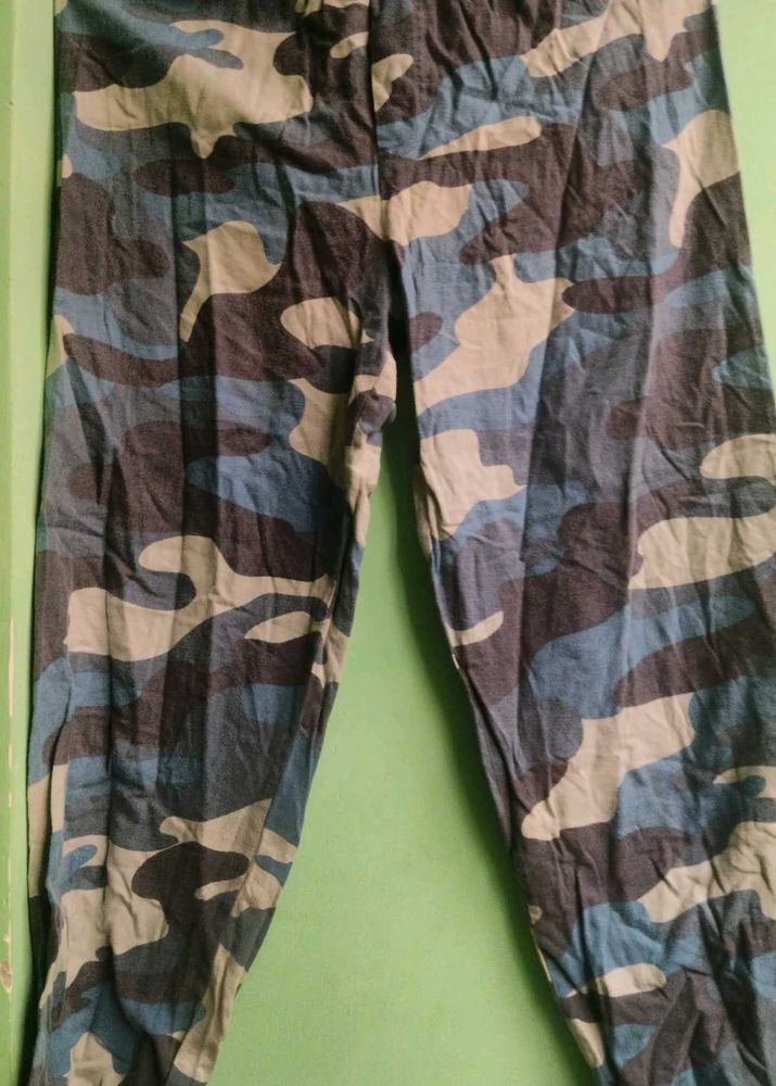 Camouflage Print Pants Lenght/37 Hip/34