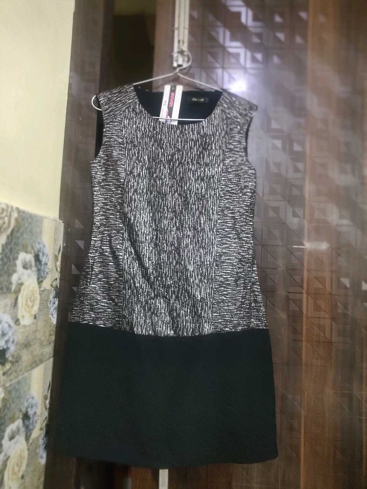 Chic Two-Tone Dress