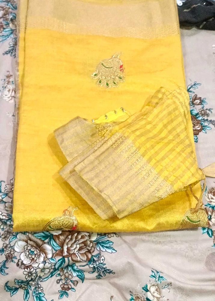 With Blouse Sahit Saree