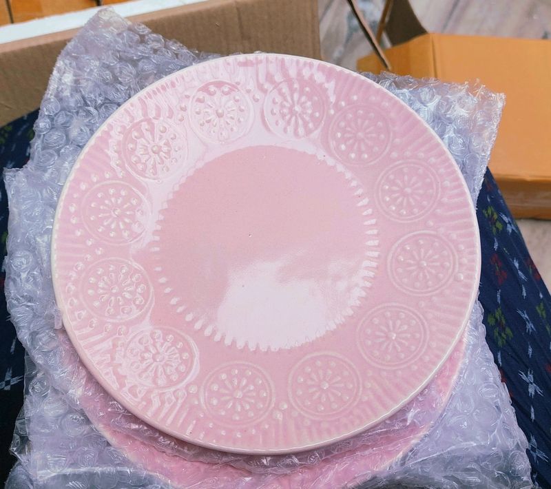 Set Of 6 Ceramic Plates 🍽 💖💖