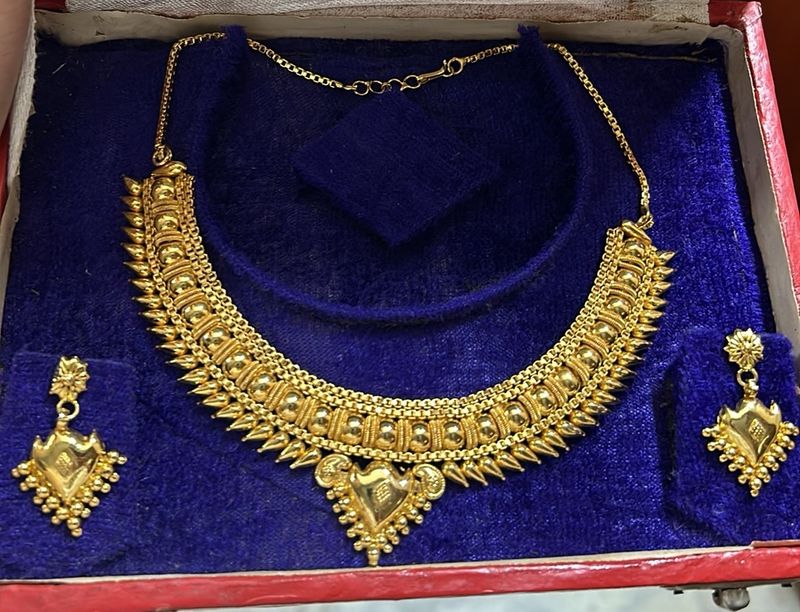 Artificia Gold Necklace And Earrings