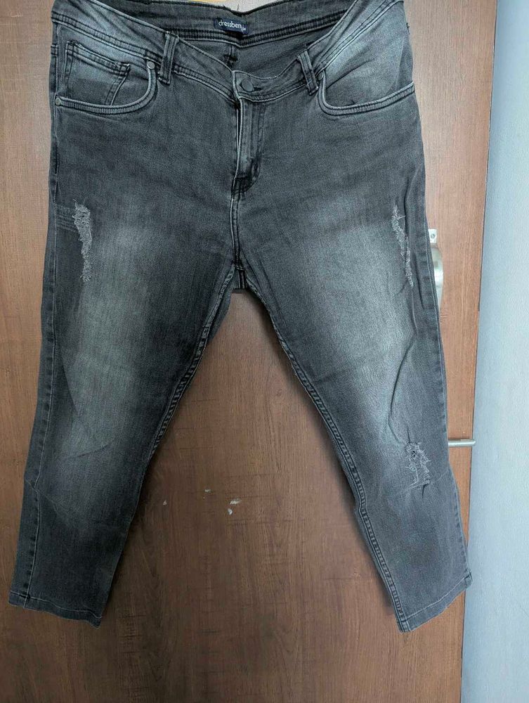 Cropped Black Wash Dressberry Distressed Jeans