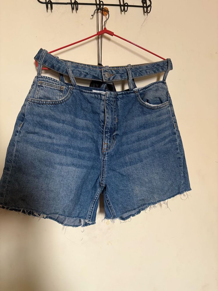 Belted Denim Cut-off Shorts