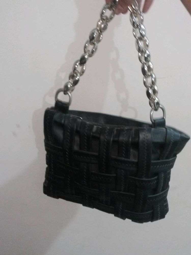 Black Handbag/Sidebag Golden Chain