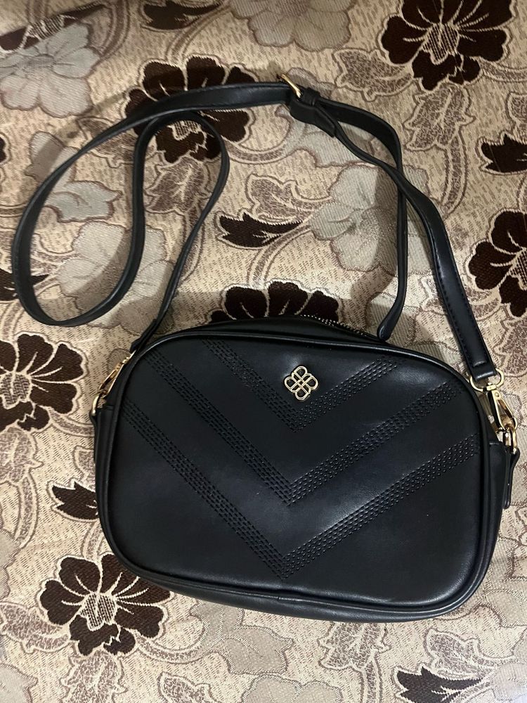 BATA Chic Black crossbag which also acts a sophist