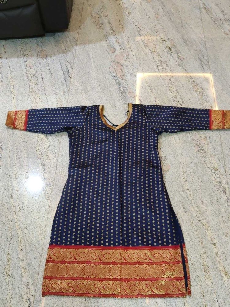 Elegant Blue &amp; Gold Kurta