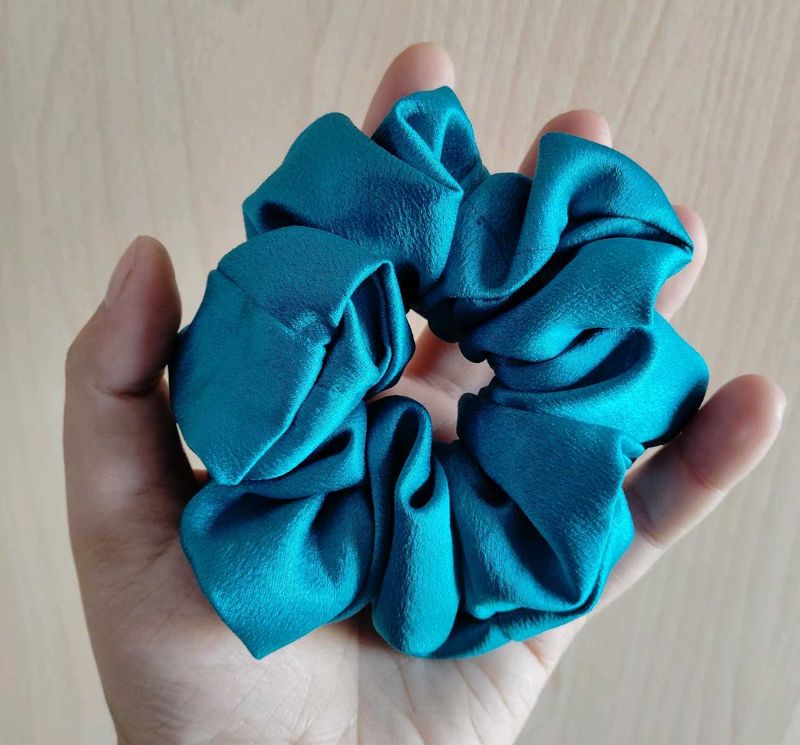 CUTE BLUE SCRUNCHIES ❤️