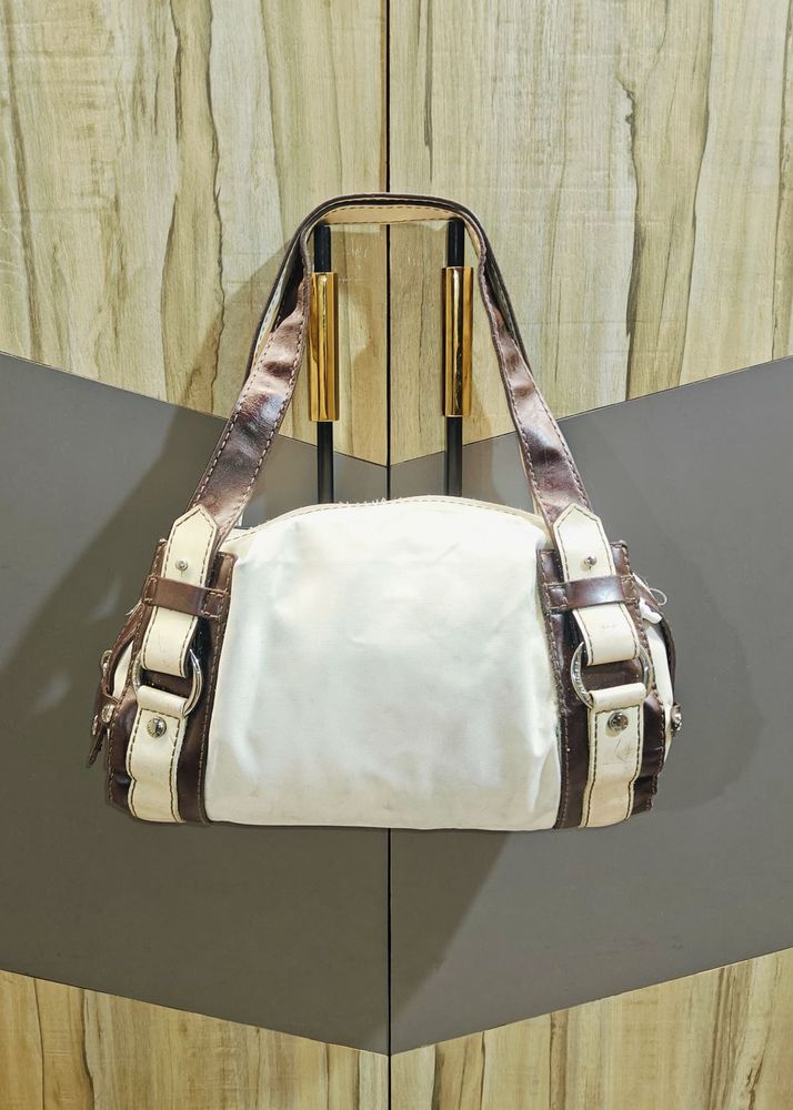 The Must Have Purse.