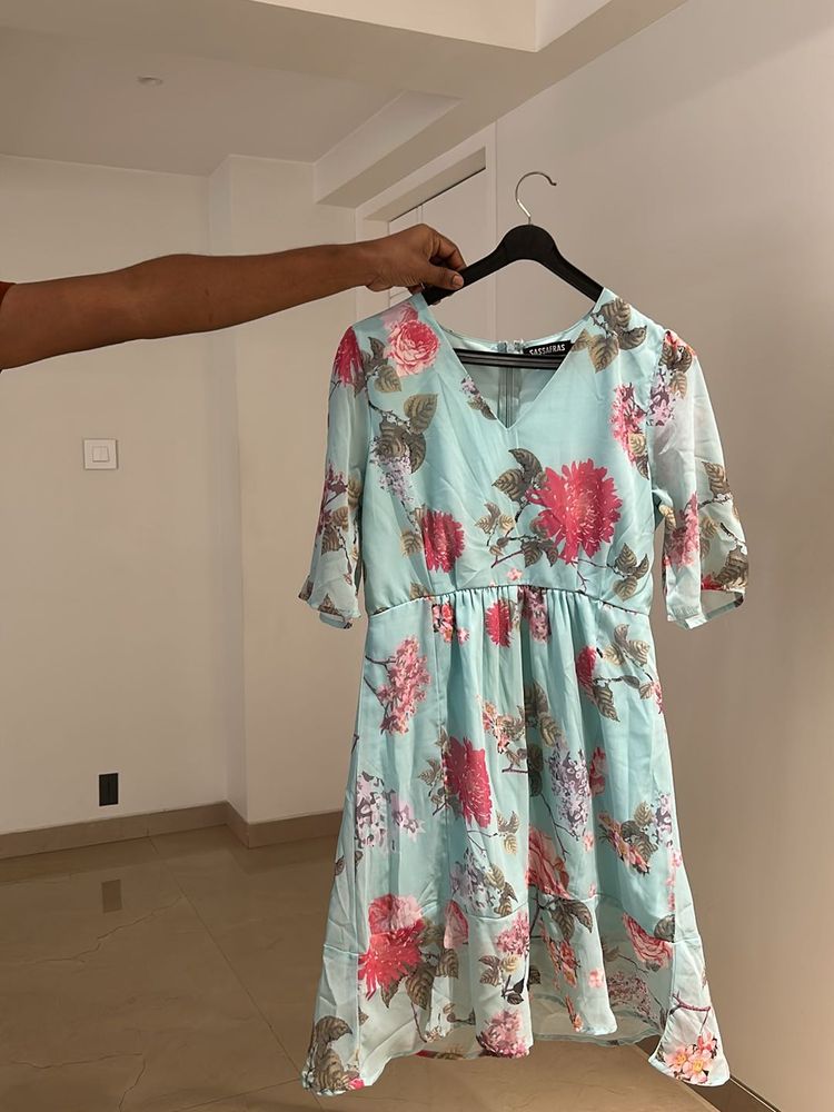 Fixed price, cute little flowery  dress