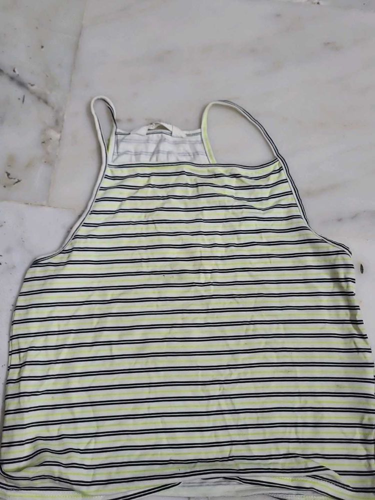 H &amp; M Crop Top