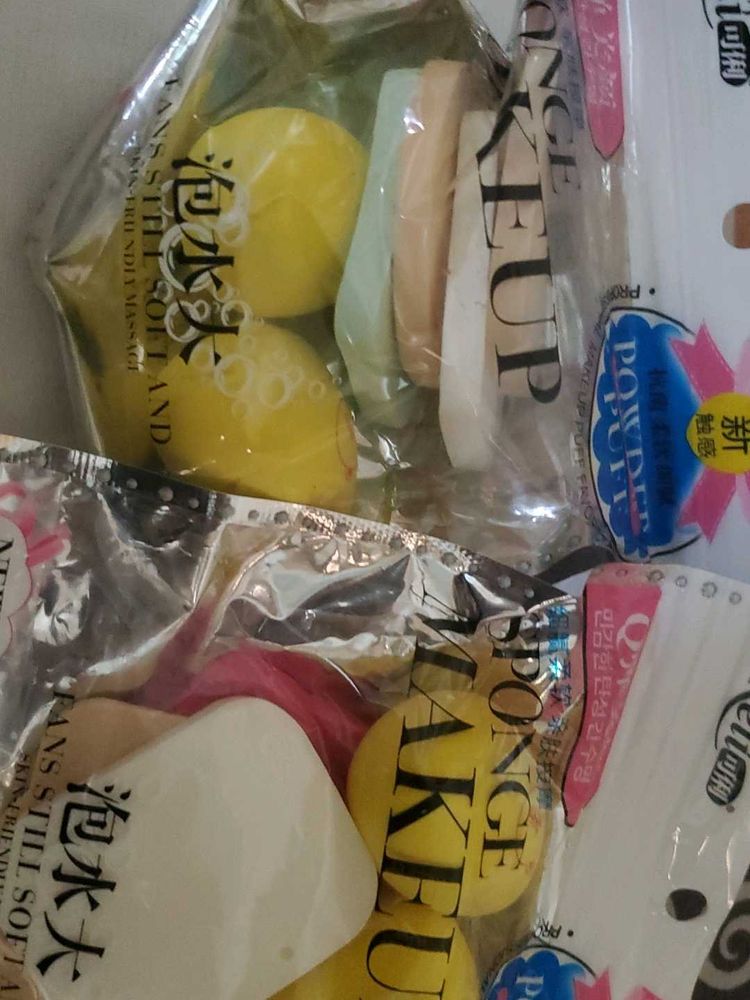 Two Packet Of Makeup Sponges