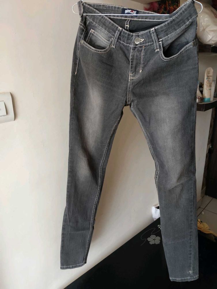 Gray Denim Jeans (size 28)