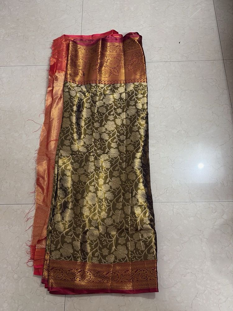 Golden Saree With Blouse