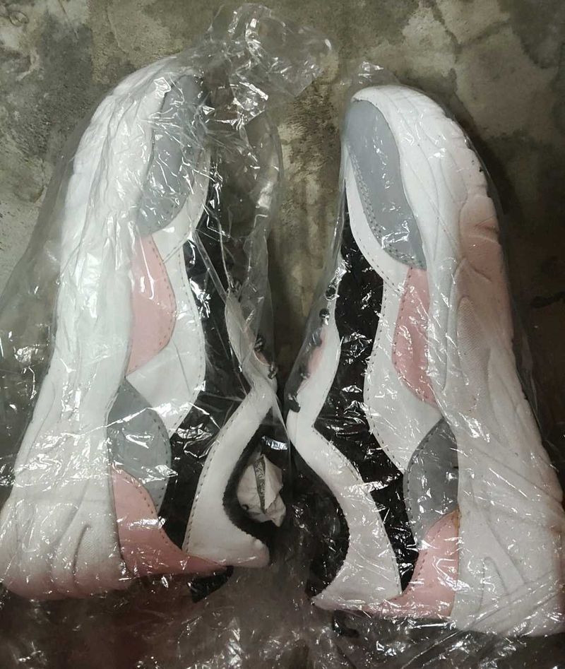 Unique White Fashion Sneakers