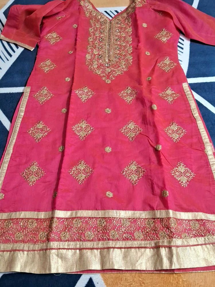 Elegant Pink Embroidered Kurta