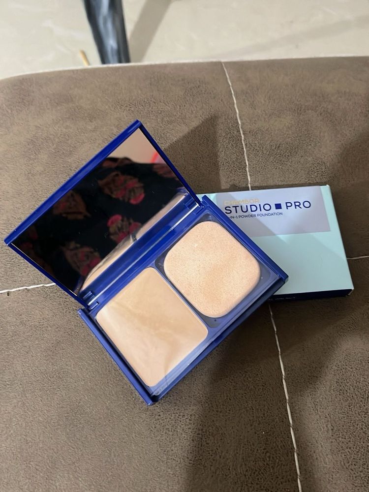 Studio Pro Compact Foundation
