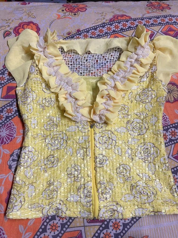 Beautiful Yellow Top 💛