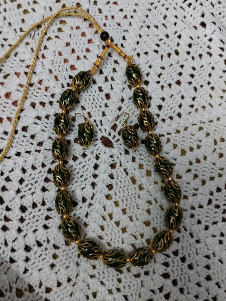 Green Stone Necklace With Earrings
