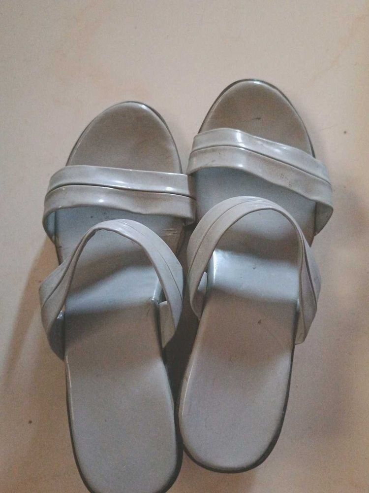 Women&#39;s Grey Sandals