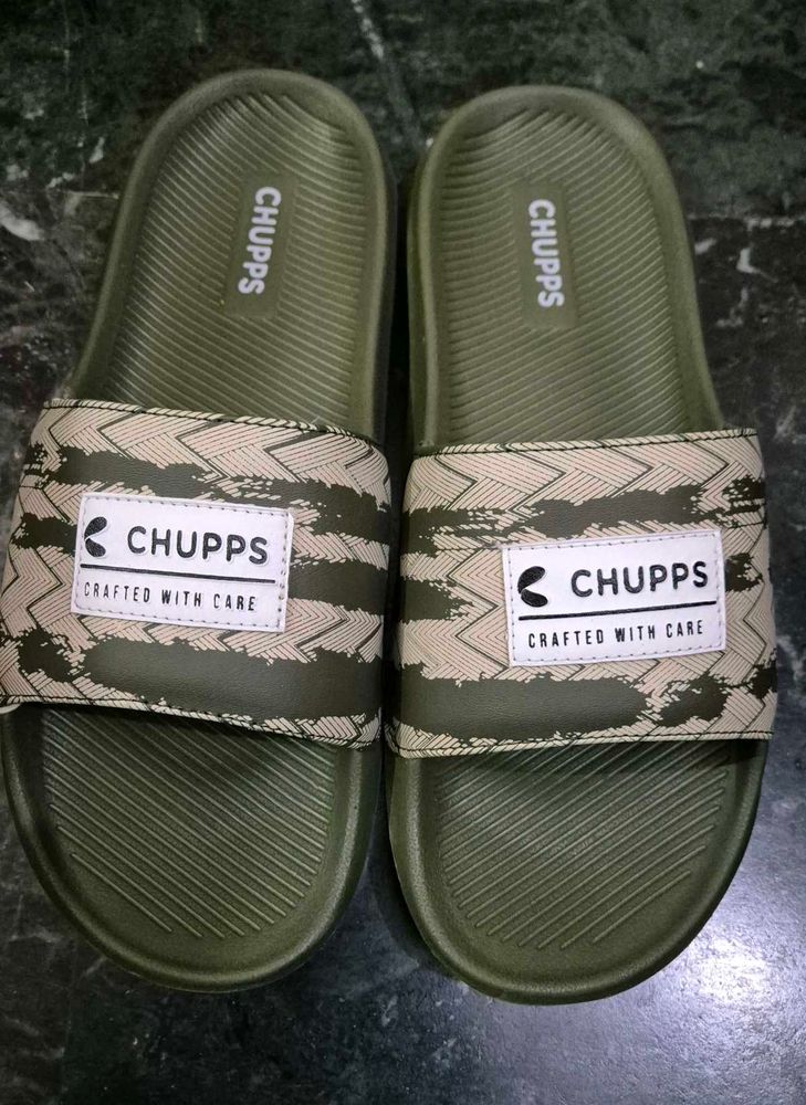 Brand New Men Slipper In Size 8