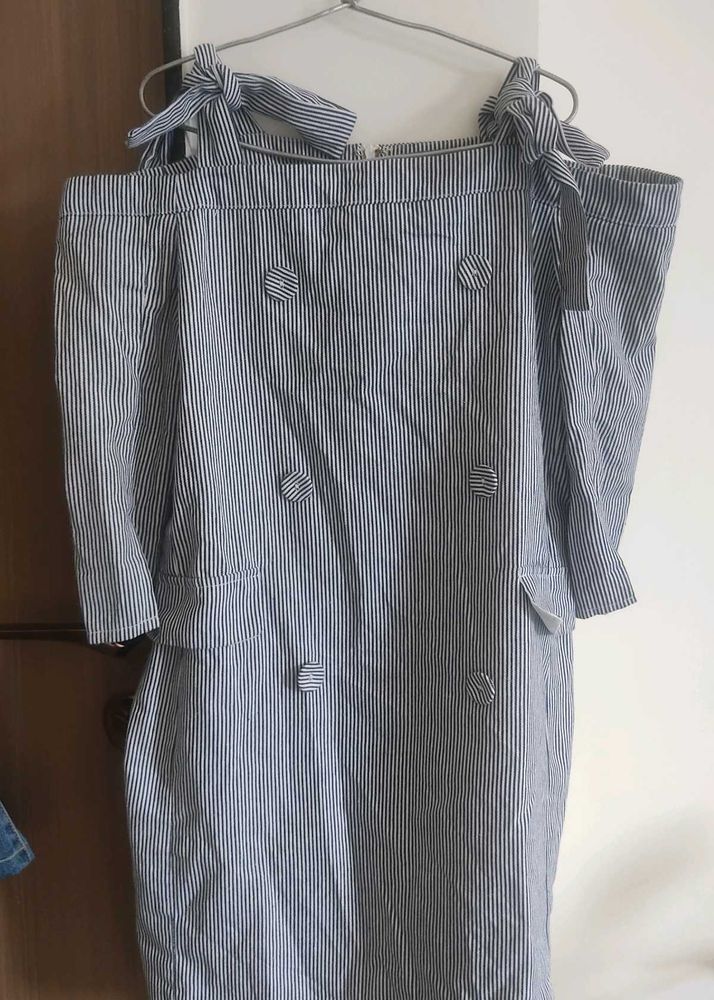 Lining Body Short Dress