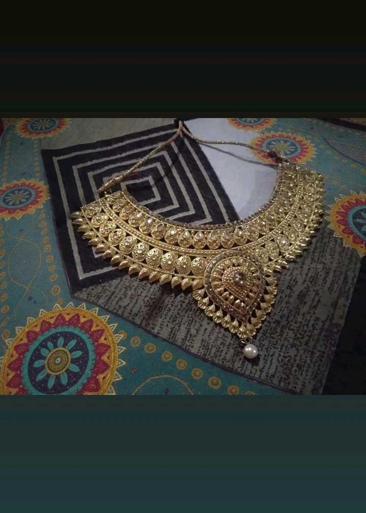 Elegant Gold Necklace Set